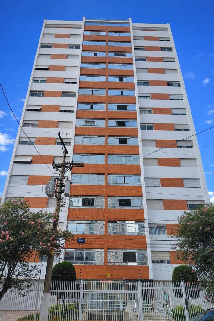 Fachada do Condomínio Edifício Estoril depois da revitalização.