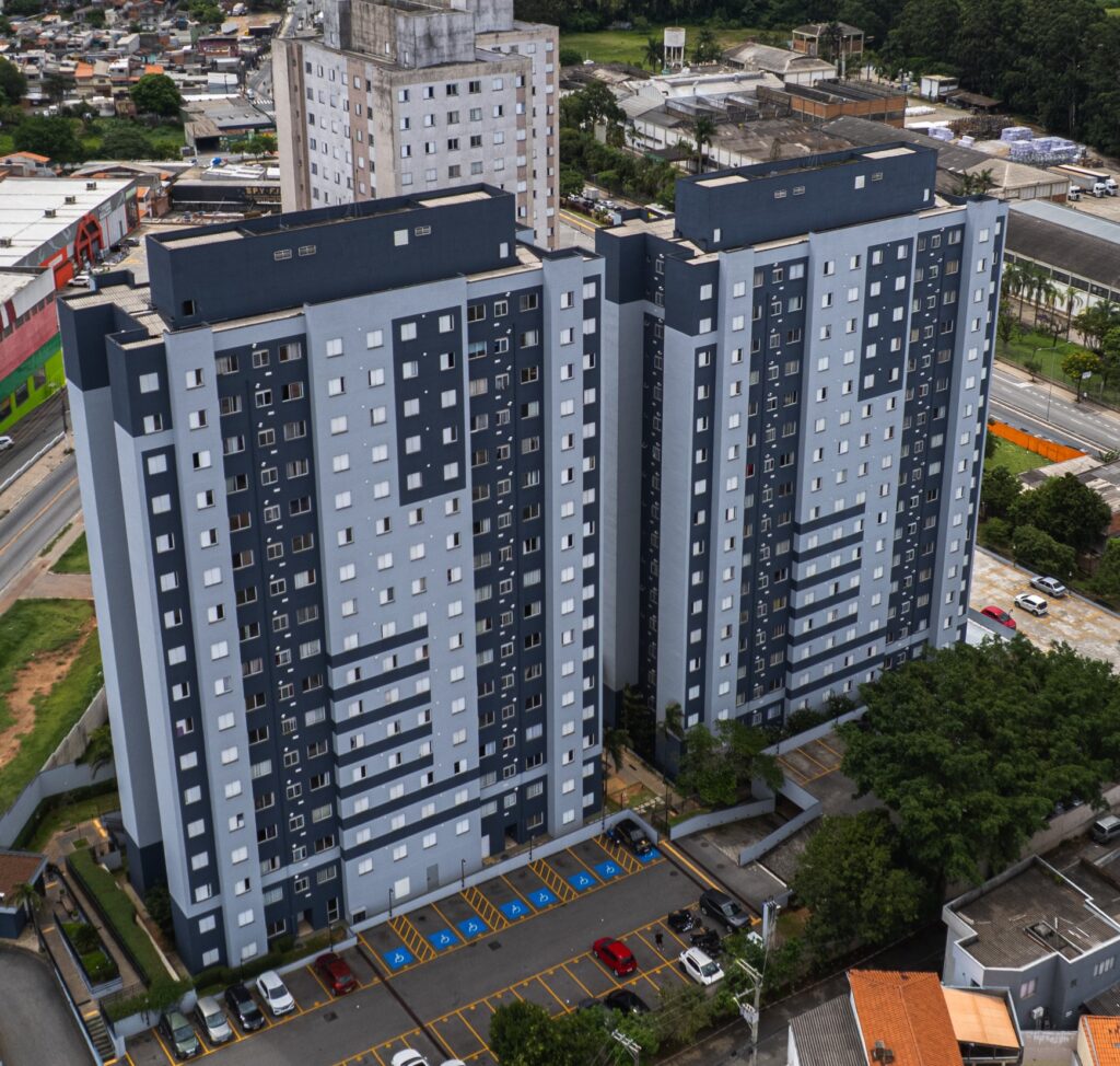 Fachada do Condomínio Residencial Plus depois da revitalização.