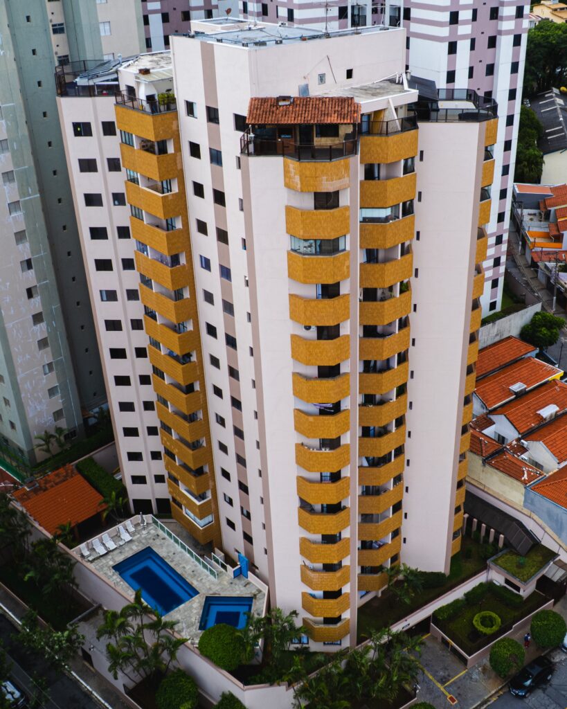 Fachada do Edifício Residencial Villas Boas depois da revitalização.